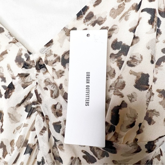 NEW with tags Urban Outfitters Leopard print puff sleeve top - Picture 3 of 5